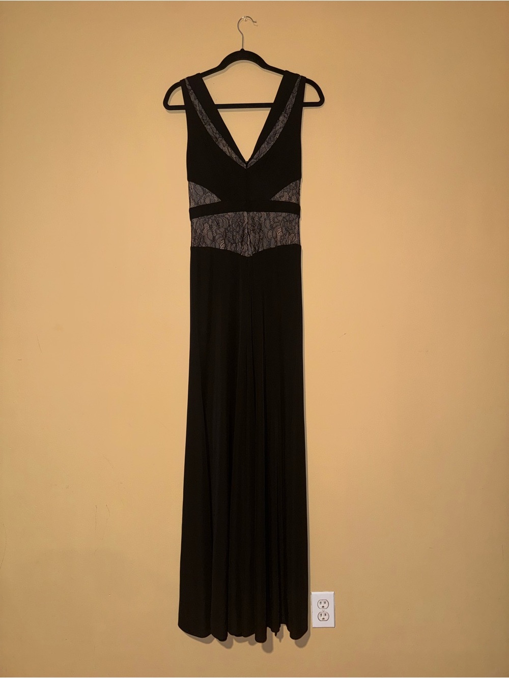 BCBG MAX AZRIA Elegant Black Lace-Accent V-Neck Evening Gown NWT - Picture 4 of 5
